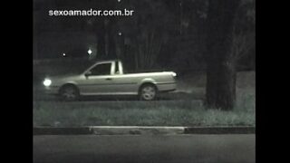 Homem filma garota de programa se prostituindo na rua