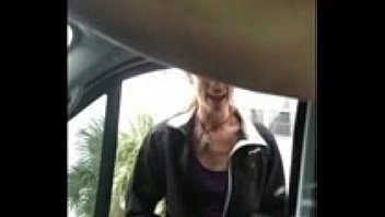 exhibitionist receives help proposal from a passerby and jism in front of her