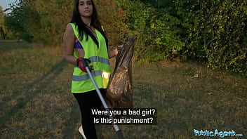 Public Agent Jennifer Mendez fucked outdoors by a ginormous knob