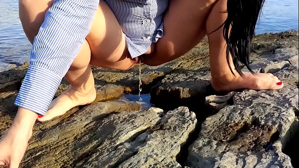 Wifey urinates outdoor on the beach