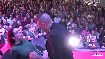 GRNDES TETAS ROMANTICAS DE ZENDA EN PUBLICO CHUPANDO POLLA