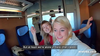 2 femmes having lovemaking at public