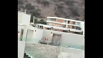 Pareja cogiendo en público